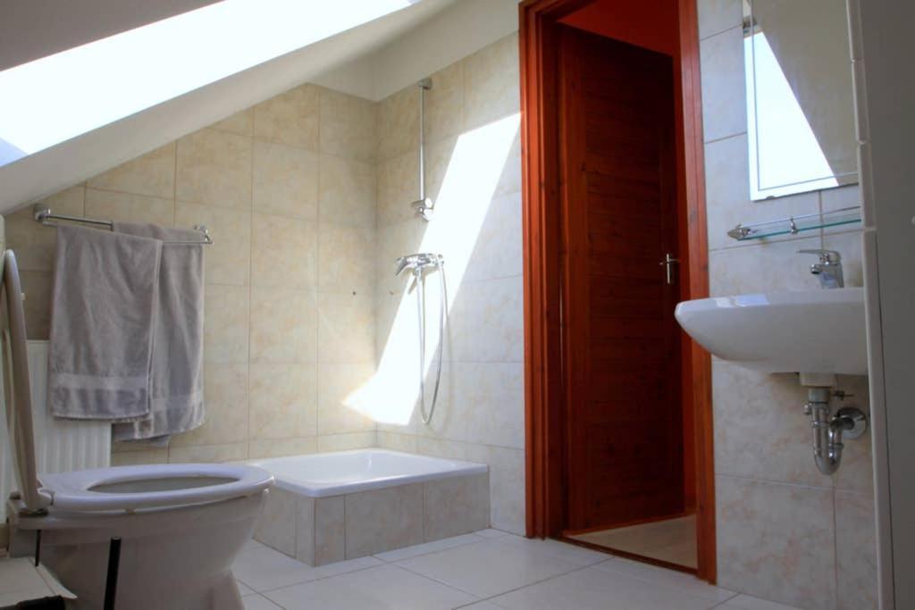 Entire Home Budapest Bagian luar foto